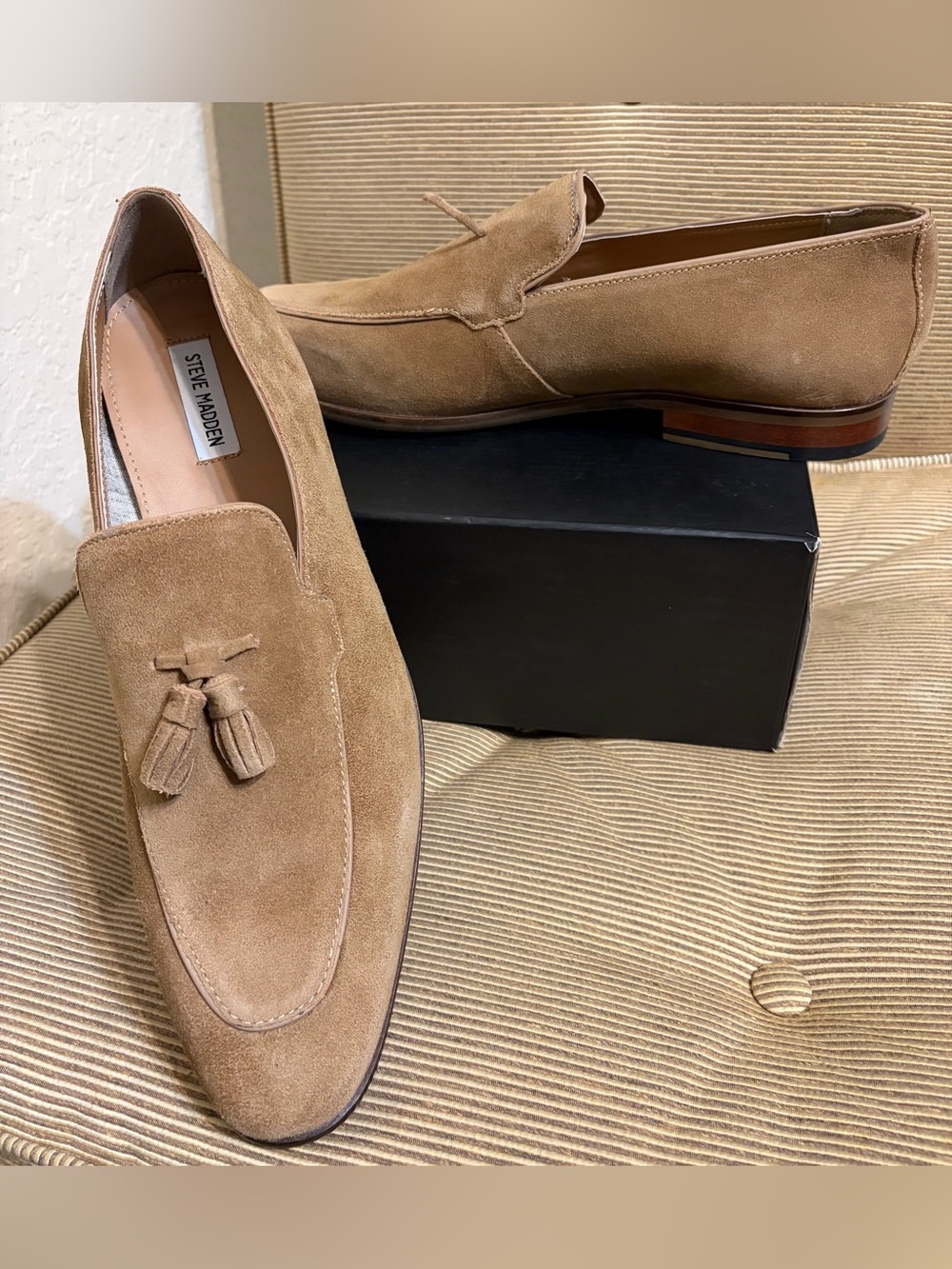 NWT Steve Madden Men’s Hypens Suede Tassel Loafer in Taupe - Size 12 **AS IS**